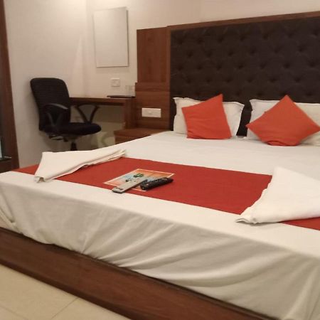 Hotel Sai Deep Lodging By Wb Inn Navi Mumbai Kültér fotó
