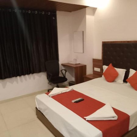 Hotel Sai Deep Lodging By Wb Inn Navi Mumbai Kültér fotó