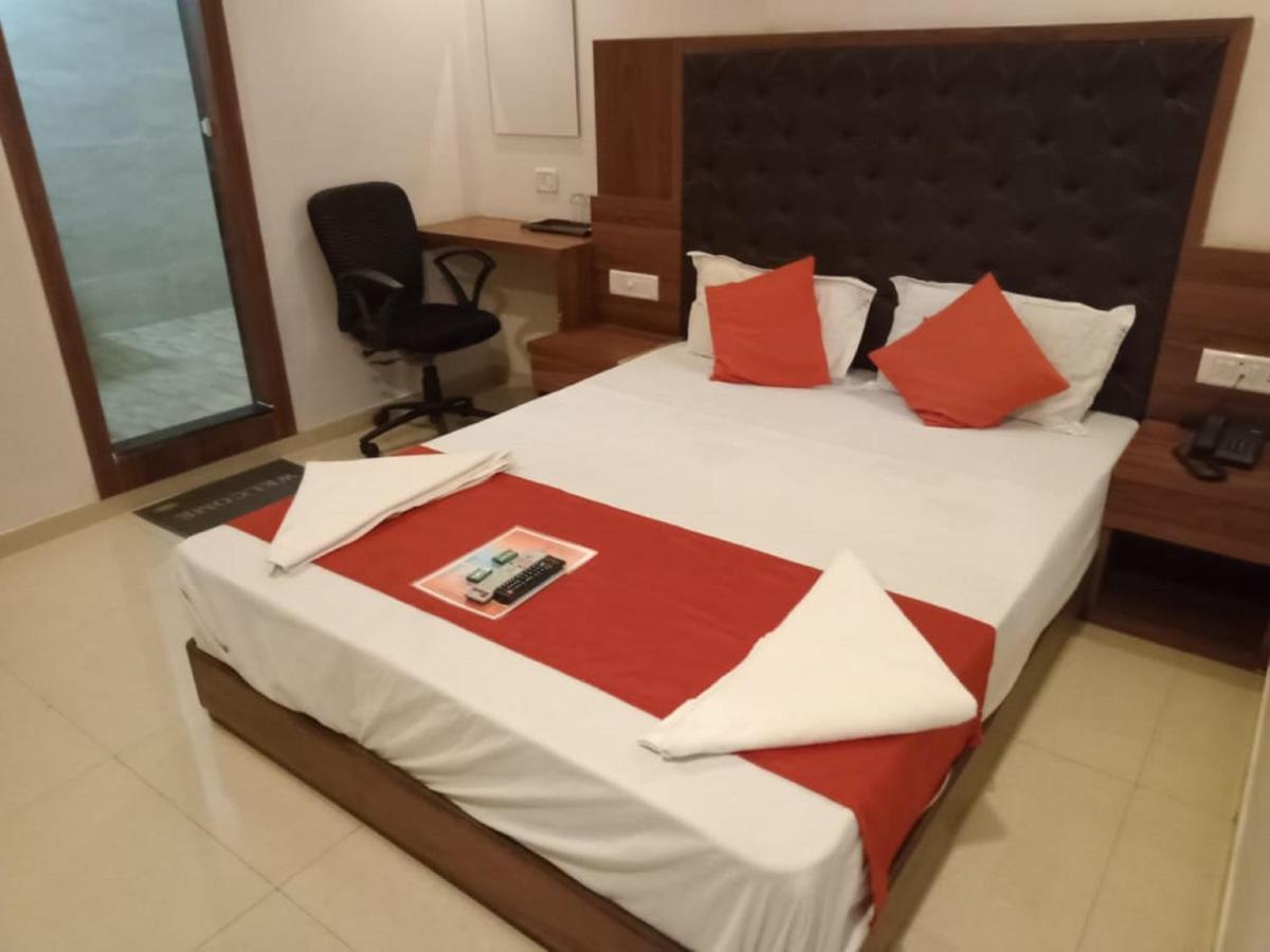 Hotel Sai Deep Lodging By Wb Inn Navi Mumbai Kültér fotó